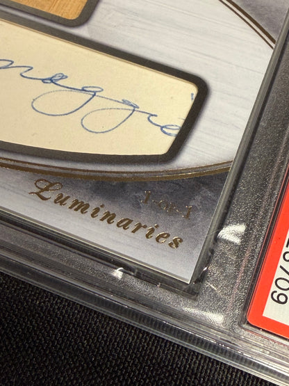 2017 Topps Luminaries Cut Signature Relics Joe Dimaggio #JD 1/1 PSA 8